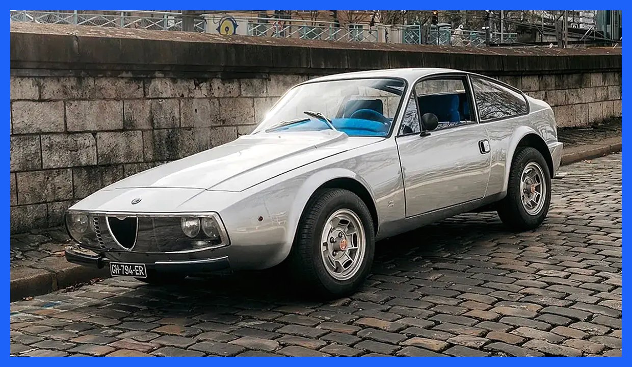 آلفارومئو ۱۳۰۰ GT جونیور زاگاتو؛ زیبایی‌های آبی درون کابین (+عکس)