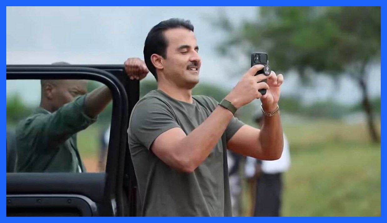 موبایل امیر قطر به تازگی در فضای مجازی مورد توجه قرار گرفته است. این دستگاه که به عنوان یکی از جدیدترین مدل‌های گوشی هوشمند شناخته می‌شود، ویژگی‌های منحصر به فردی دارد. عکس‌های منتشر شده از این گوشی نشان‌دهنده طراحی زیبا و کارایی بالای آن است. به گزارش آگاهنا، این موبایل به عنوان