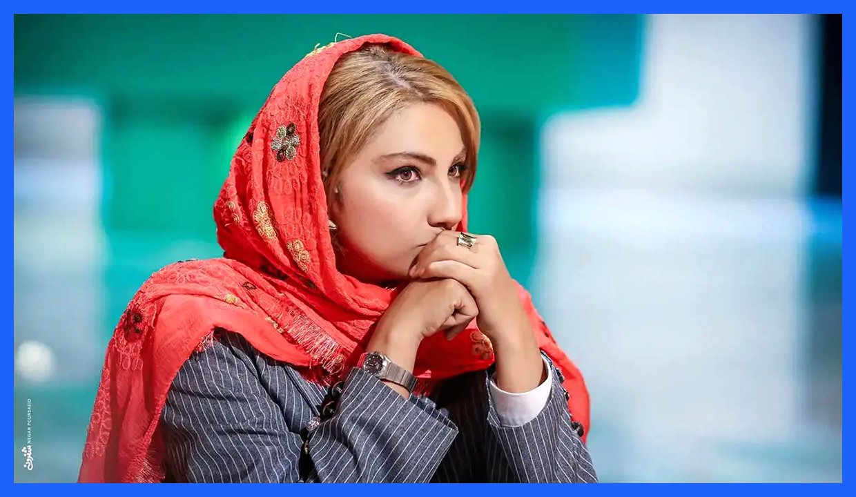 محیا دهقانی با تیپ جسورانه: کت خاکستری و شال قرمز آتشین در کانون توجه (عکس)