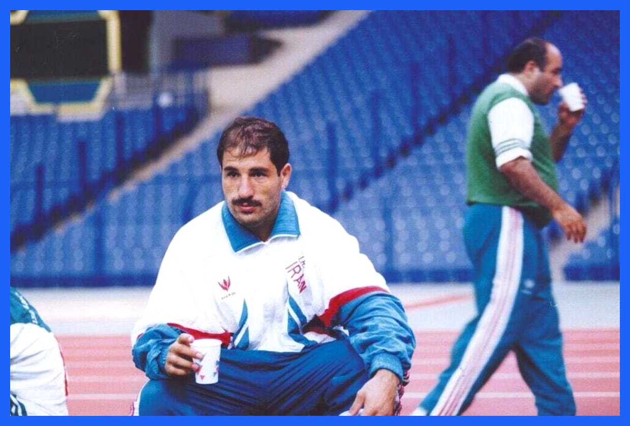 کدام بازیکن سابق تیم ملی فوتبال در محاصره سربازان عراقی گیر افتاده بود؟