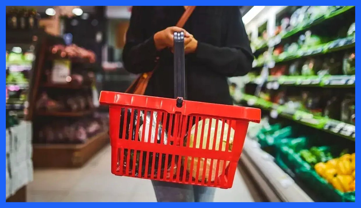 به گزارش آگاهنا، روزنامه کیهان در یادداشتی نوشت: اعتراض سران قوا به کوچک شدن سفره مردم کافی نیست و مسئولان باید به طور جدی به مقابله با مافیای گرانی بپردازند. این یادداشت بر لزوم اقدام عملی و جدی در راستای حمایت از معیشت مردم تأکید کرده و خواست