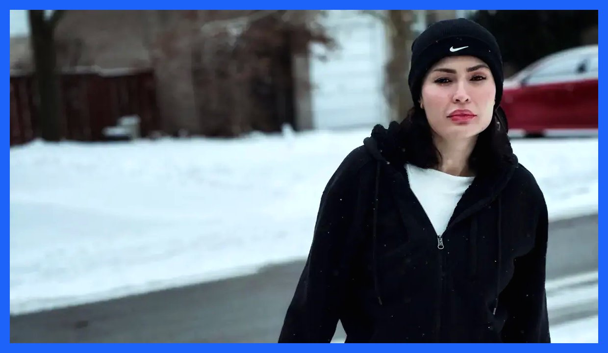 شیوا طاهری در برف‌های کانادا: استایل زمستانی شیک با ترکیب مشکی و کرم (عکس)