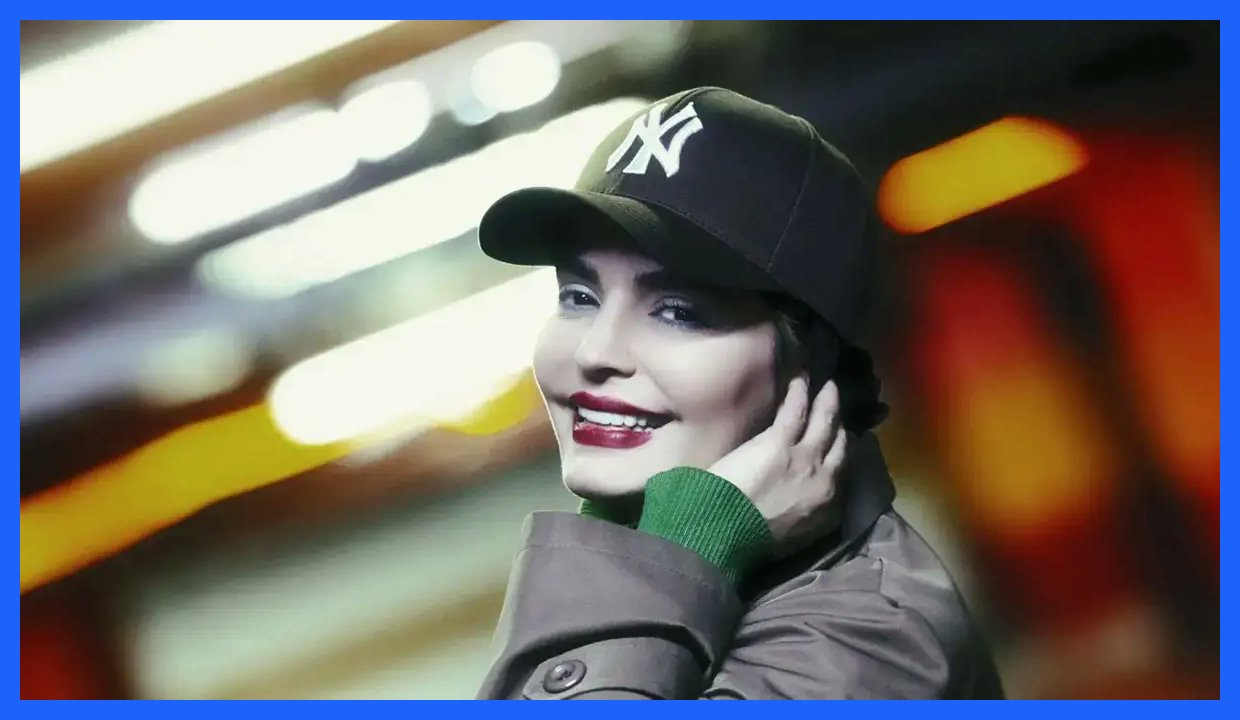 استایل پاییزی سپیده خداوردی با کلاه NY و رنگ‌های شاد سبز و قرمز (عکس)