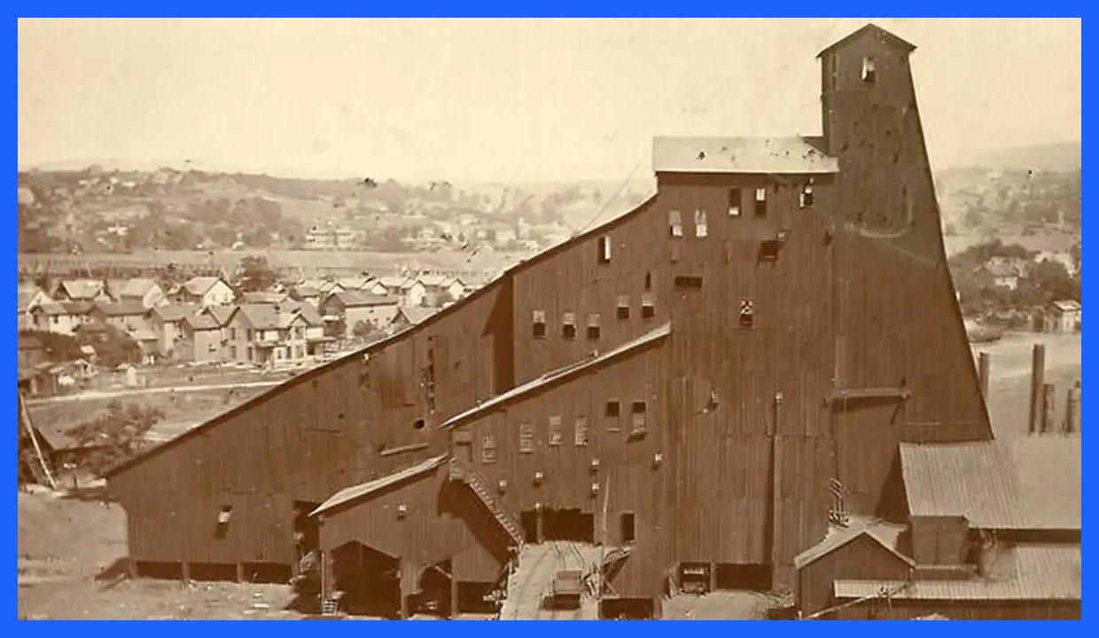 معماری خیره‌کننده یک ساختمان بزرگ چوبی (عکس)