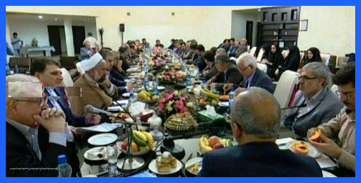 ادارات دولتی از ارائه چمن، میوه، شیرینی، شام و ناهار به کارکنان خود منع شدند. این تصمیم به منظور صرفه‌جویی در هزینه‌ها و بهینه‌سازی منابع مالی اتخاذ شده است. انتظار می‌رود این اقدام تأثیر مثبتی بر مدیریت مالی ادارات دولتی داشته باشد. به گزارش آگاهنا، جزئی