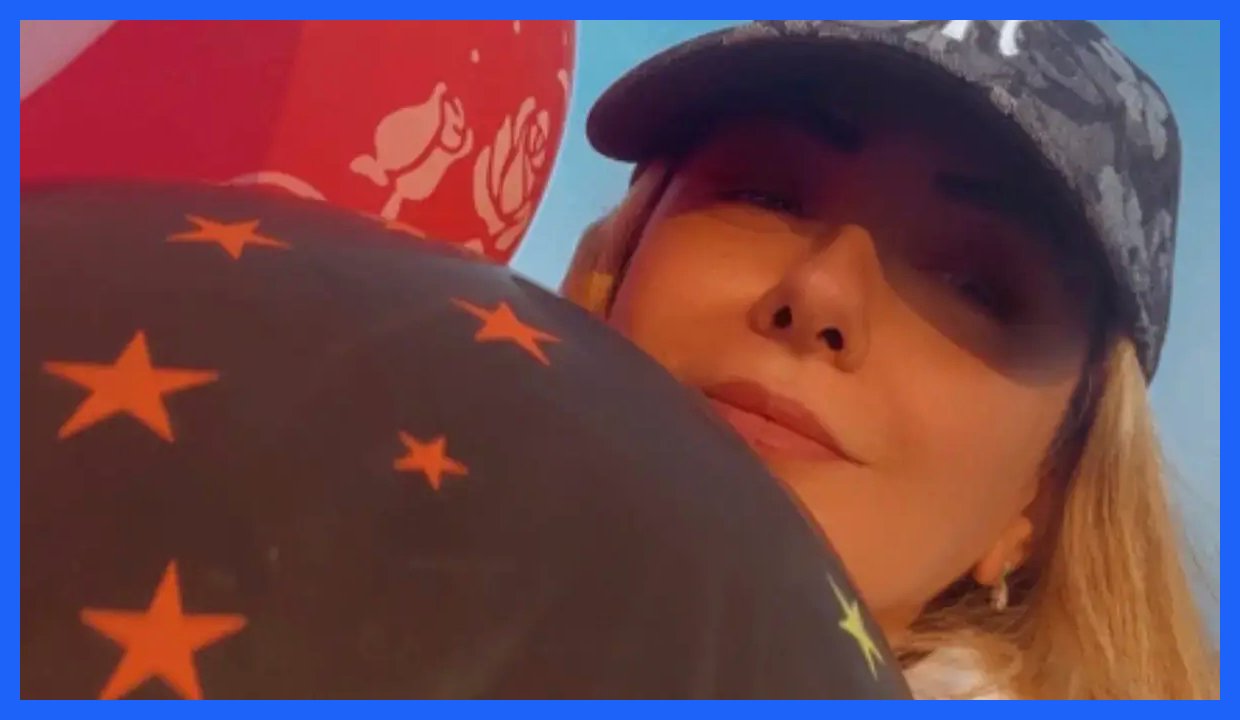 استایل کژوال بیتا سحرخیز در جشن تولد: هودی سفید و بادکنک‌های رنگارنگ (عکس)