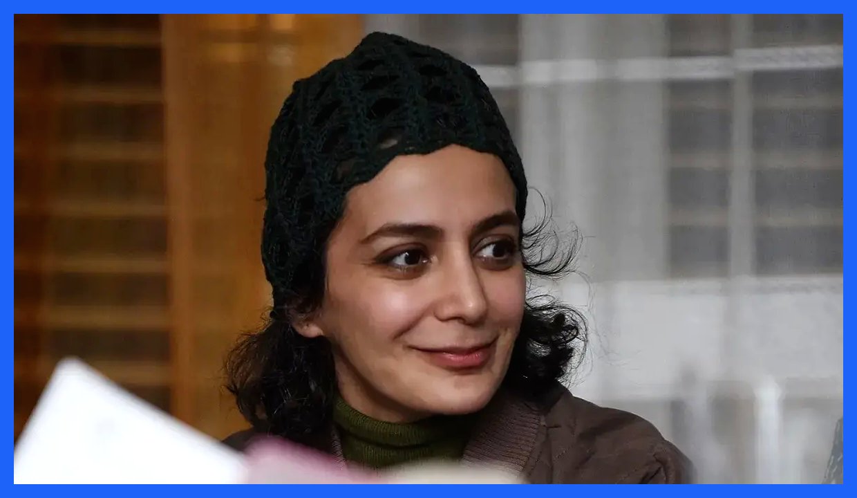 الهام کردا به مناسبت رونمایی از «فضای خالی» در استایلی پاییزی در کنار بازیگران حاضر شد (عکس)