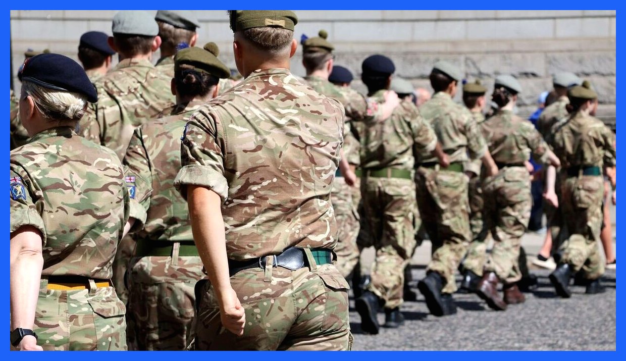 آیا انگلیس در حال آماده‌سازی برای جنگ با روسیه است؟