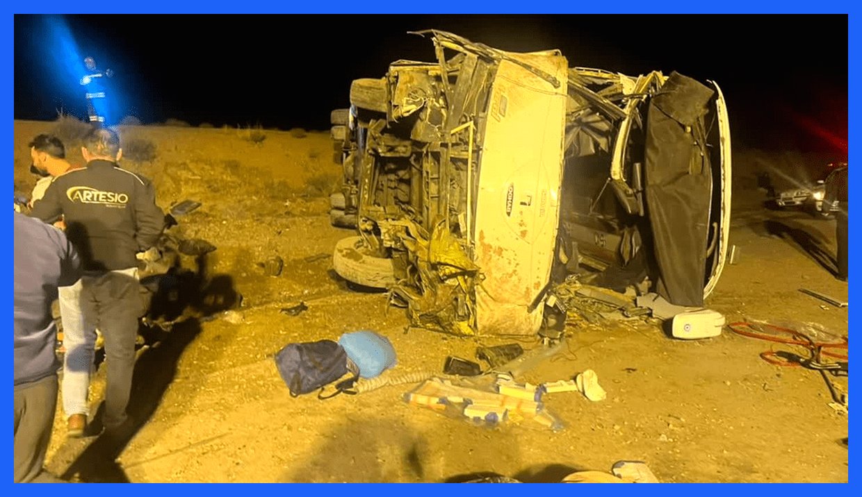 تصادف مرگبار اتوبوس اصفهان-تهران؛ ۱۳ نفر جان باختند و ۴۰ نفر زخمی شدند (+عکس)