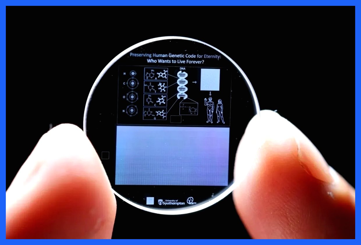 شیشه‌ای عجیب که می‌تواند اطلاعات را برای ۱۳.۸ میلیارد سال نگه دارد!