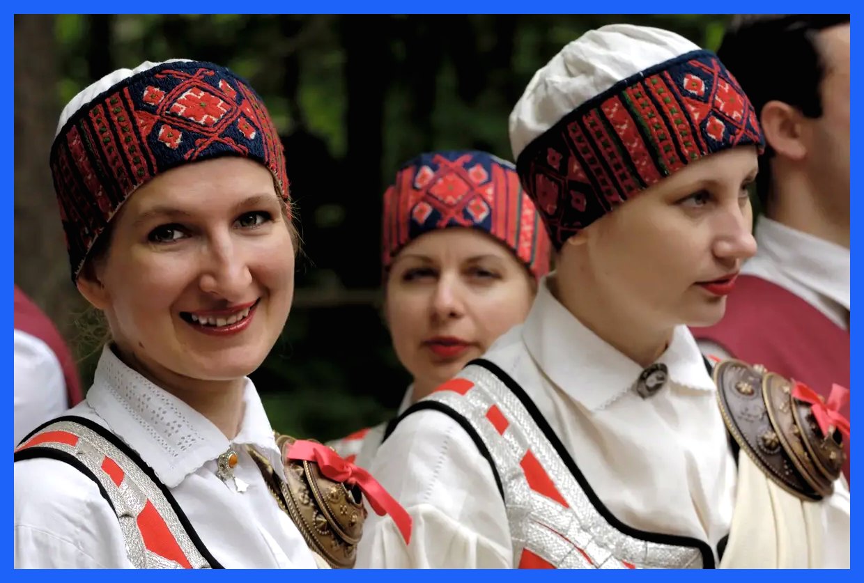 چرا مردان در لتونی کم هستند؟ فعال اجتماعی: دختران زیبا ما در تنهایی به سر می‌برند!