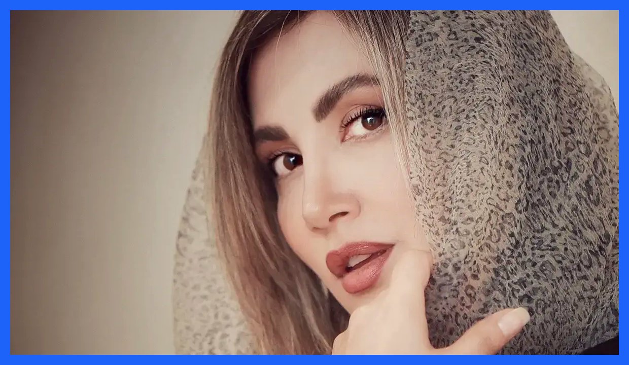 استایل زمستانی منحصر به فرد «سمیرا حسینی»؛ هارمونی هنری مشکی و خاکستری (عکس)