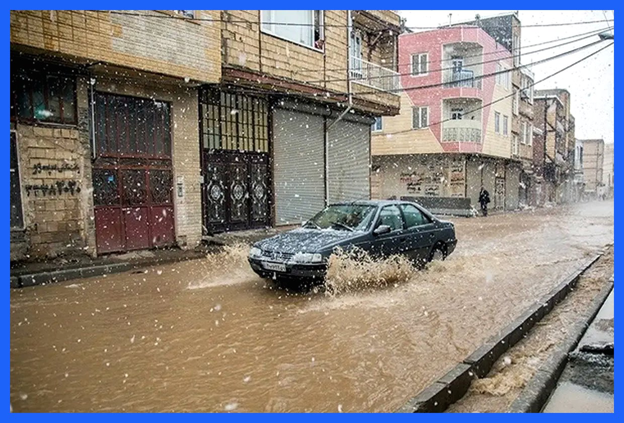 مسدود شدن جاده‌های جنوب کرمان به‌دلیل بارش برف و باران؛ آب‌گرفتگی در کهنوج و قطع برق در راین