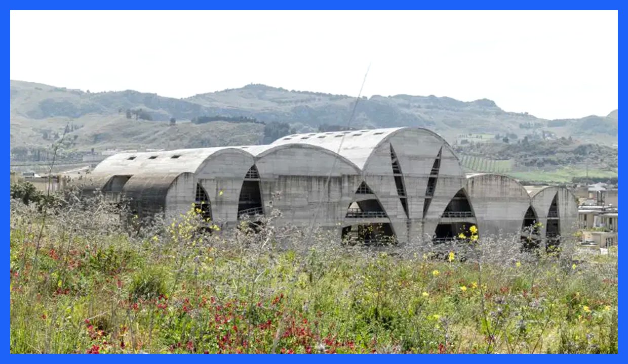 تئاتر ناتمام پیترو کونساگرا؛ جاذبه‌ای گردشگری با حال و هوای خاص! (+عکس)