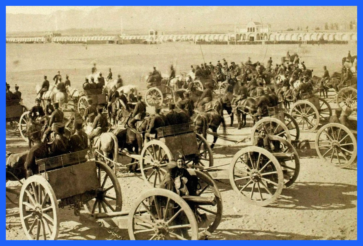 تصویری بی‌نظیر از توپ‌های جنگی در میدان مشق دوران قاجار