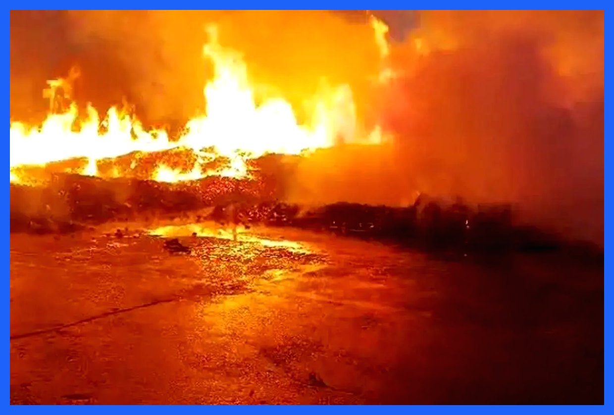 آتش‌سوزی مهیب در انبار لباس در جاده ورامین