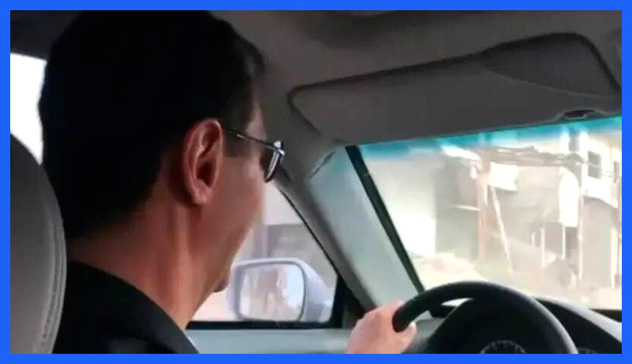 فیلم‌های جدیدی از بشار اسد، رئیس‌جمهور سوریه، منتشر شده است که در آن‌ها وی به تمسخر پلیس می‌پردازد و احساس شرم خود را ابراز می‌کند. این فیلم‌ها حاوی لحظاتی از رفتارهای غیررسمی و غیرمتعارف وی هستند که واکنش‌های مختلفی را در میان