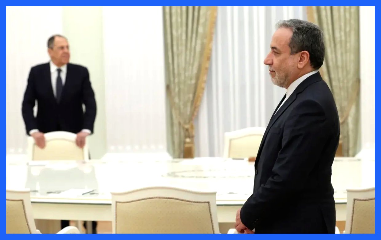 به گزارش آگاهنا، یک رسانه اماراتی ادعا کرده است که سید عباس عراقچی، معاون وزیر امور خارجه ایران، به مسکو سفر کرده تا درباره پرونده احیای توافق هسته‌ای ایران با مقامات روسی گفتگو کند. این سفر در حالی انجام می‌شود که بحران‌های اخیر در مذاکرات هسته‌ای و تحولات جهانی می‌تواند تأثیرات قابل