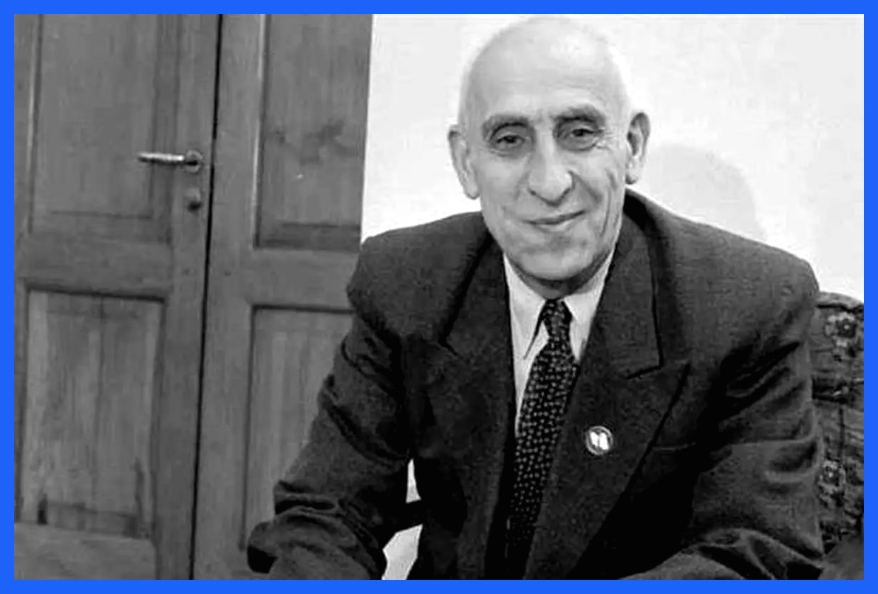 بوسه تاریخی مصدق بر دستان ثریا اسفندیاری