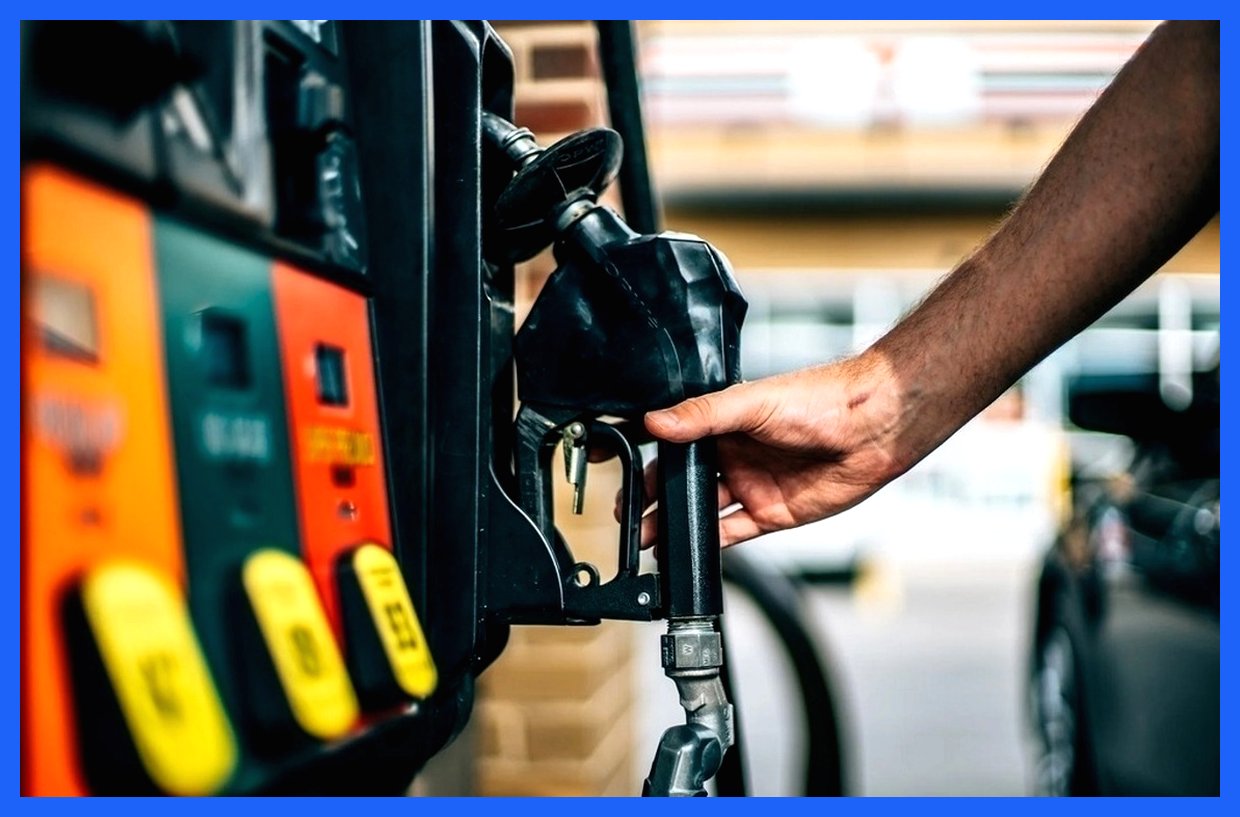 وزیر نفت: تصمیم‌گیری درباره سهمیه بنزین خودروهای نو به کارگروه واگذار شد