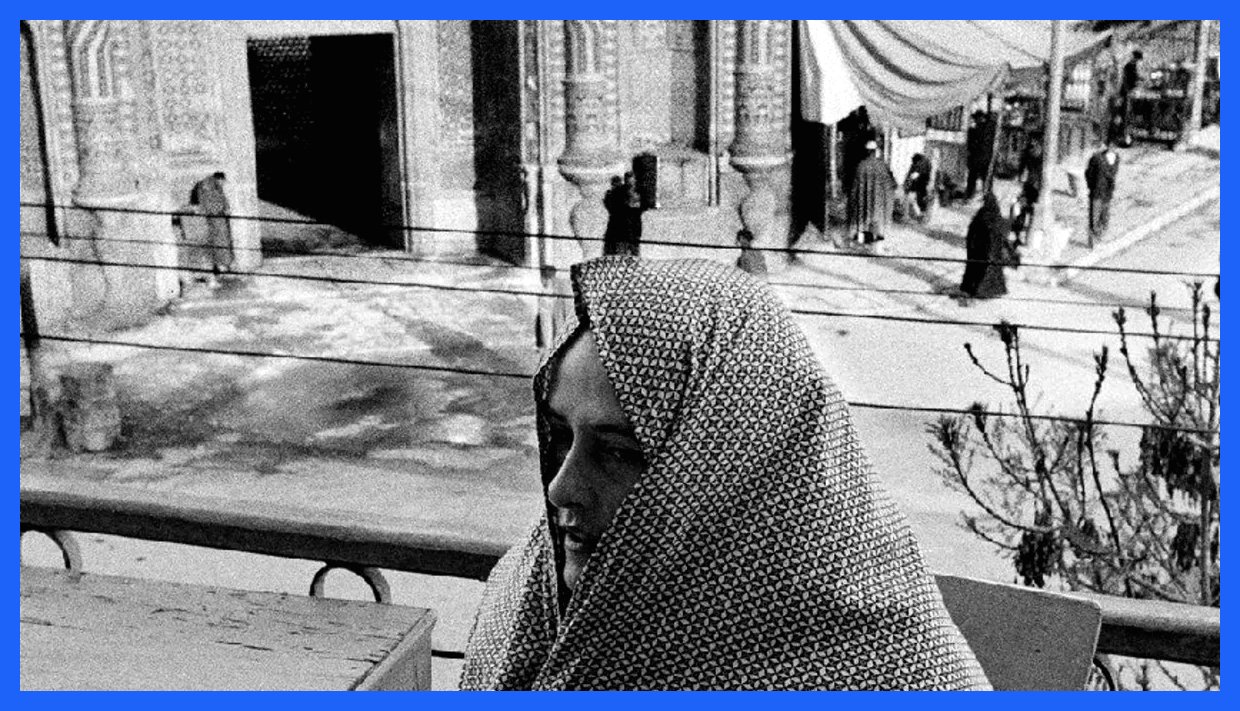 لحظه‌ای بی‌نظیر از عکاس اتریشی در آستانه ورود به حرم حضرت معصومه (س) در قم