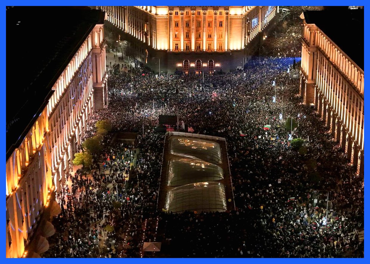 دولت بلغارستان از قدرت کناره‌گیری کرد