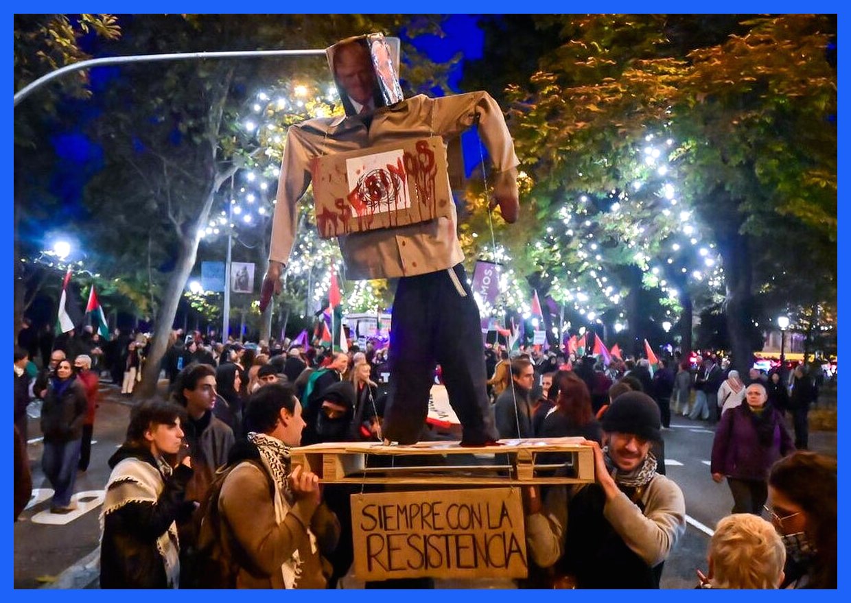 دیدنی های امروز؛ از آتش زدن پرچم آمریکا در ایتالیا تا شهر نان زنجبیلی