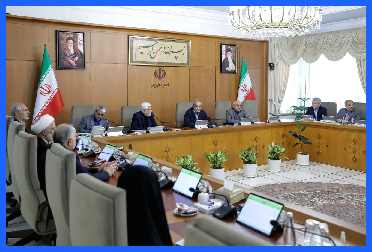 محسن هاشمی با اشاره به ضرورت برگزاری نشستی میان پزشکیان و افراد با نفوذ دولت، تأکید کرد که این جلسه باید به منظور جلوگیری از فعالیت‌های تندروها با رهبری برگزار شود. وی معتقد است که هماهنگی و تعامل میان نهادهای مختلف می‌تواند به کاهش تنش‌ها و بهبود وضعیت کنونی کمک کند. ه