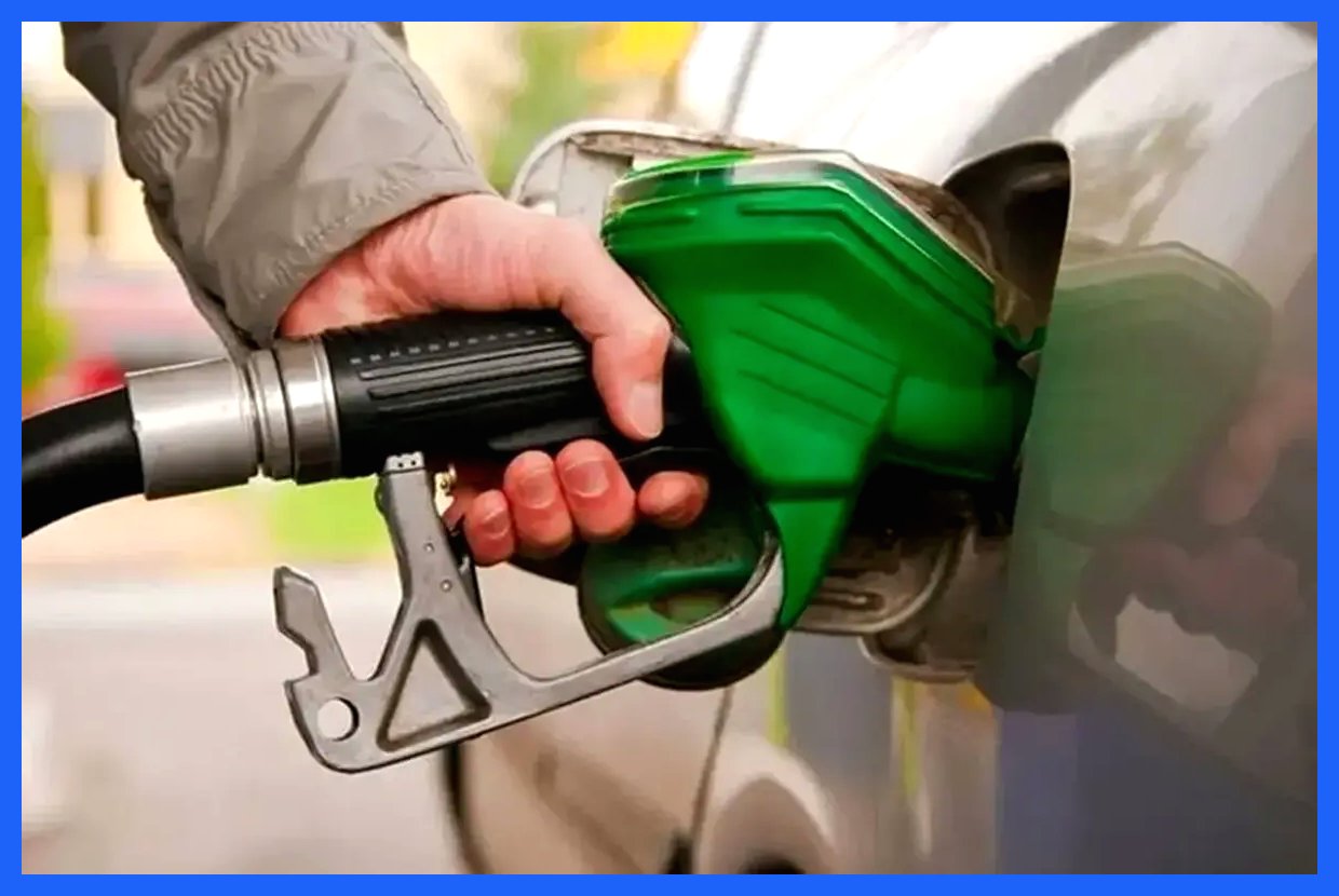 روزنامه اطلاعات: دولت می خواهد با نرخ سوم بنزین کسر بودجه اش را از جیب مردم تامین کند؟