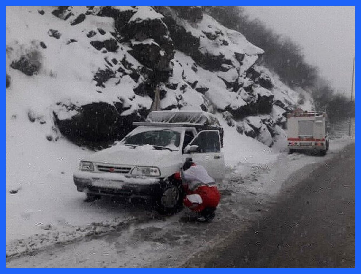 نجات ۵۹۱ خودرو از برف و سیلاب و اسکان اضطراری بیش از ۱۰۰۰ نفر