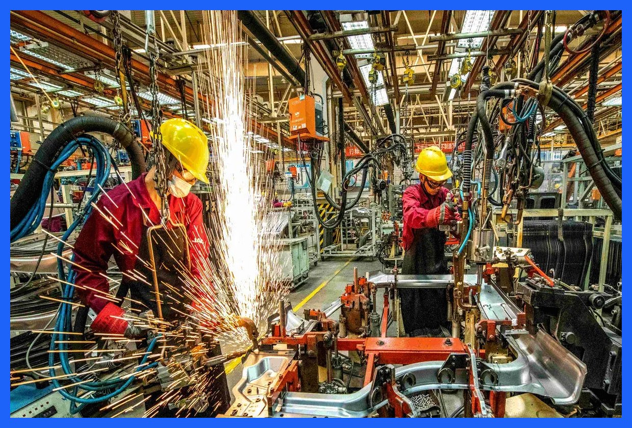 چرا صنعت ایران عقب‌مانده است؟ بررسی موانع و چالش‌های توسعه صنعتی