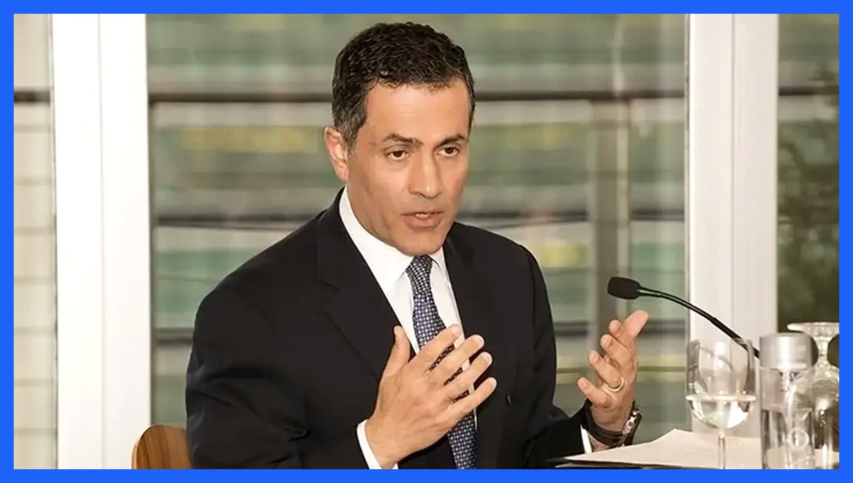 به گزارش آگاهنا، ولی نصر در یادداشتی که در نشریه اکونومیست منتشر شده است، به بررسی وضعیت کنونی ایران و گام‌های آتی این کشور پرداخته است. او با تحلیل تحولات سیاسی و اقتصادی اخیر، به این سؤال پاسخ می‌دهد که ایران در شرایط فعلی چه اقداماتی باید انجام دهد تا به بهبود وضعیت داخلی و