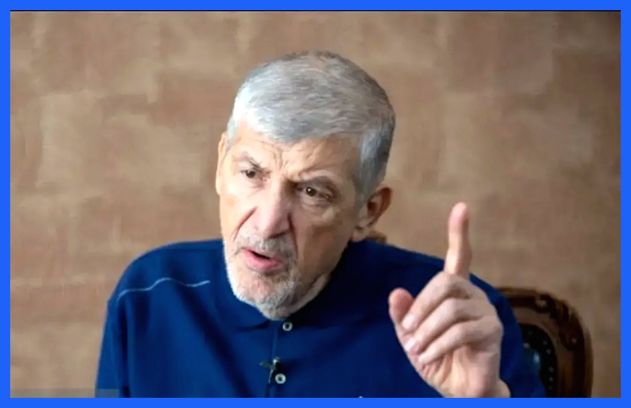 نماینده سابق مجلس گفت: در حال حاضر دو سوم از نظام پاسخگو نیستند و باید به این موضوع توجه ویژه‌ای داشت. وی با اشاره به اهمیت اصلاح قانون اساسی، افزود: از اصلاح قانون اساسی نباید ترسید و می‌توان این روند را به جریان انداخت، البته به شرطی که رهبری مصلحت این کار را ببیند. این ا