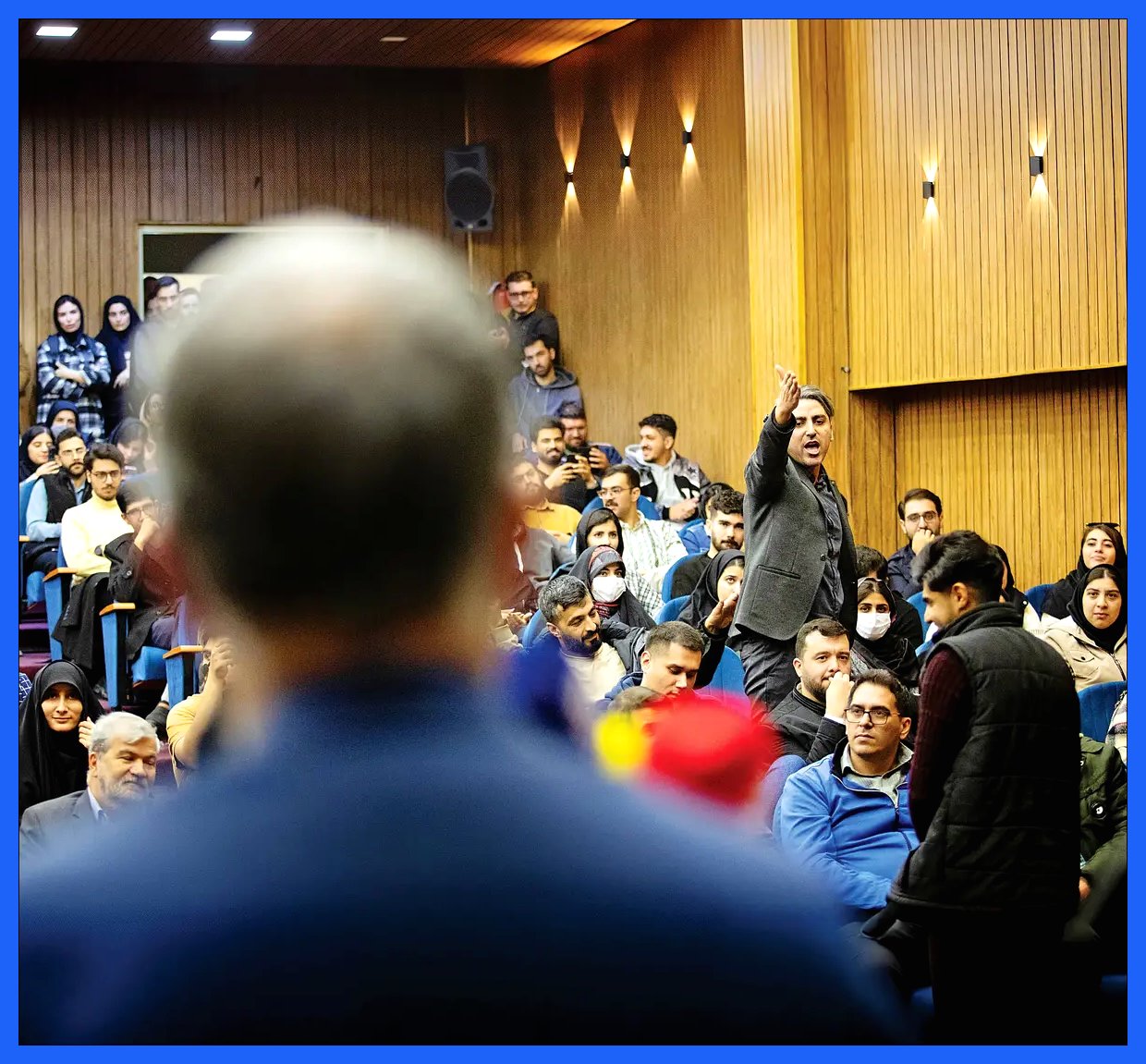 به گزارش آگاهنا، روزنامه همشهری در یادداشتی به رئیس‌جمهور توصیه کرده است که با اتخاذ تصمیمات قاطع و مؤثر، امید را در دل مردم زنده نگه دارد. این یادداشت با تأکید بر اهمیت نقش رهبری در شرایط کنونی، از رئیس‌جمهور خواسته است که با عمل به وعده