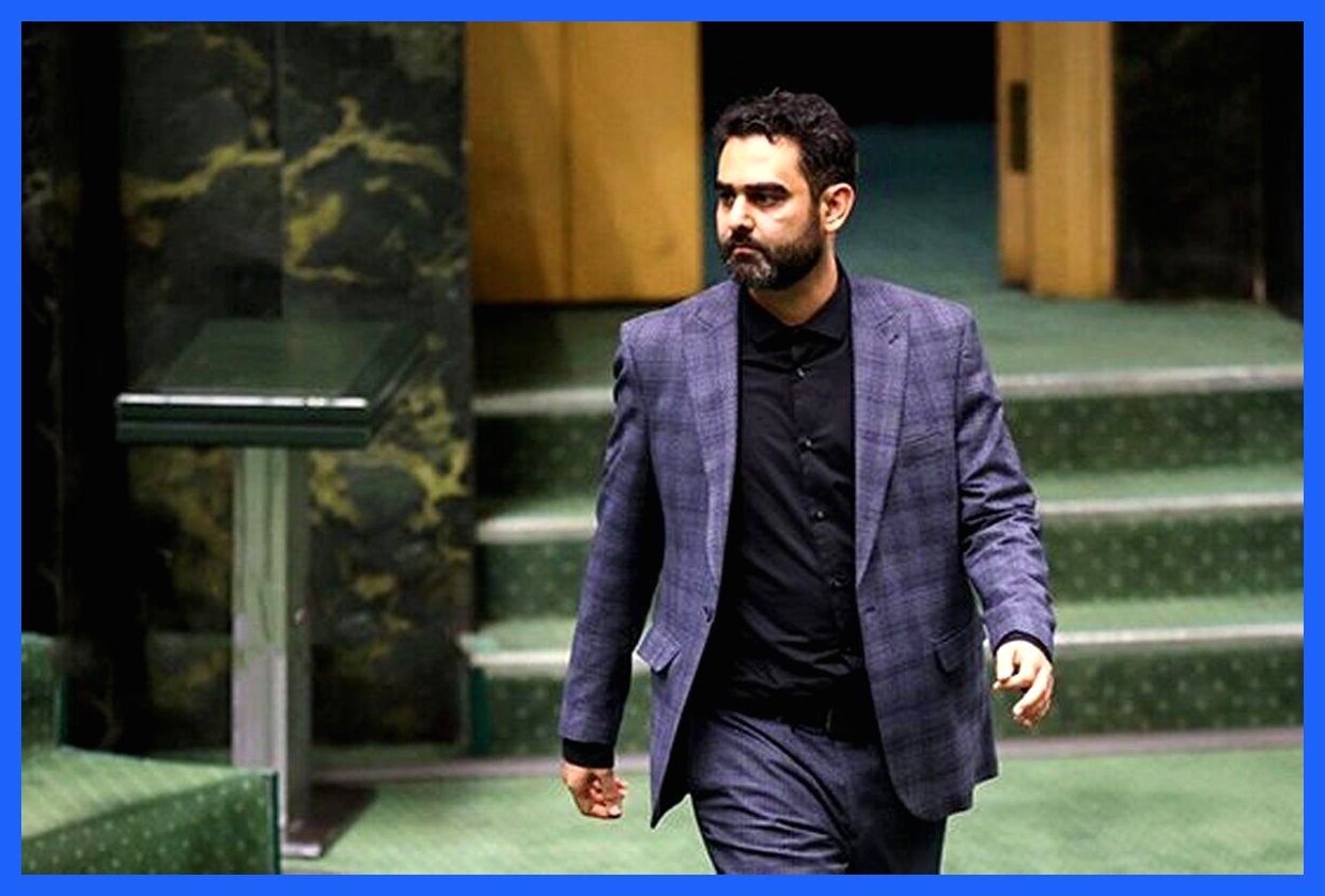 به گزارش آگاهنا، امیرحسین ثابتی در اظهارات خود با استفاده از دو واژه «ریاکاری» و «دروغ محض» انتقادات تندی را نسبت به برخی رفتارها و اظهارات در مجلس مطرح کرد. وی با بیان این مطالب، به شدت به وضعیت موجود انتقاد کرد و آن را به «عربده