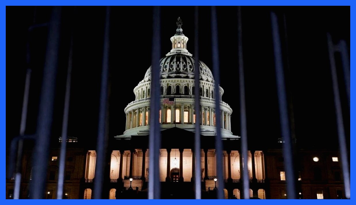 کنگره آمریکا تصمیم به لغو دائمی تحریم‌های اقتصادی علیه سوریه گرفته است. این اقدام می‌تواند تأثیرات قابل توجهی بر اوضاع اقتصادی و سیاسی این کشور داشته باشد. تحلیلگران بر این باورند که این تصمیم ممکن است به روند بازسازی و بهبود وضعیت معیشتی مردم سوریه کمک کند. به گزارش آگاهنا، این تغییر در سیاست