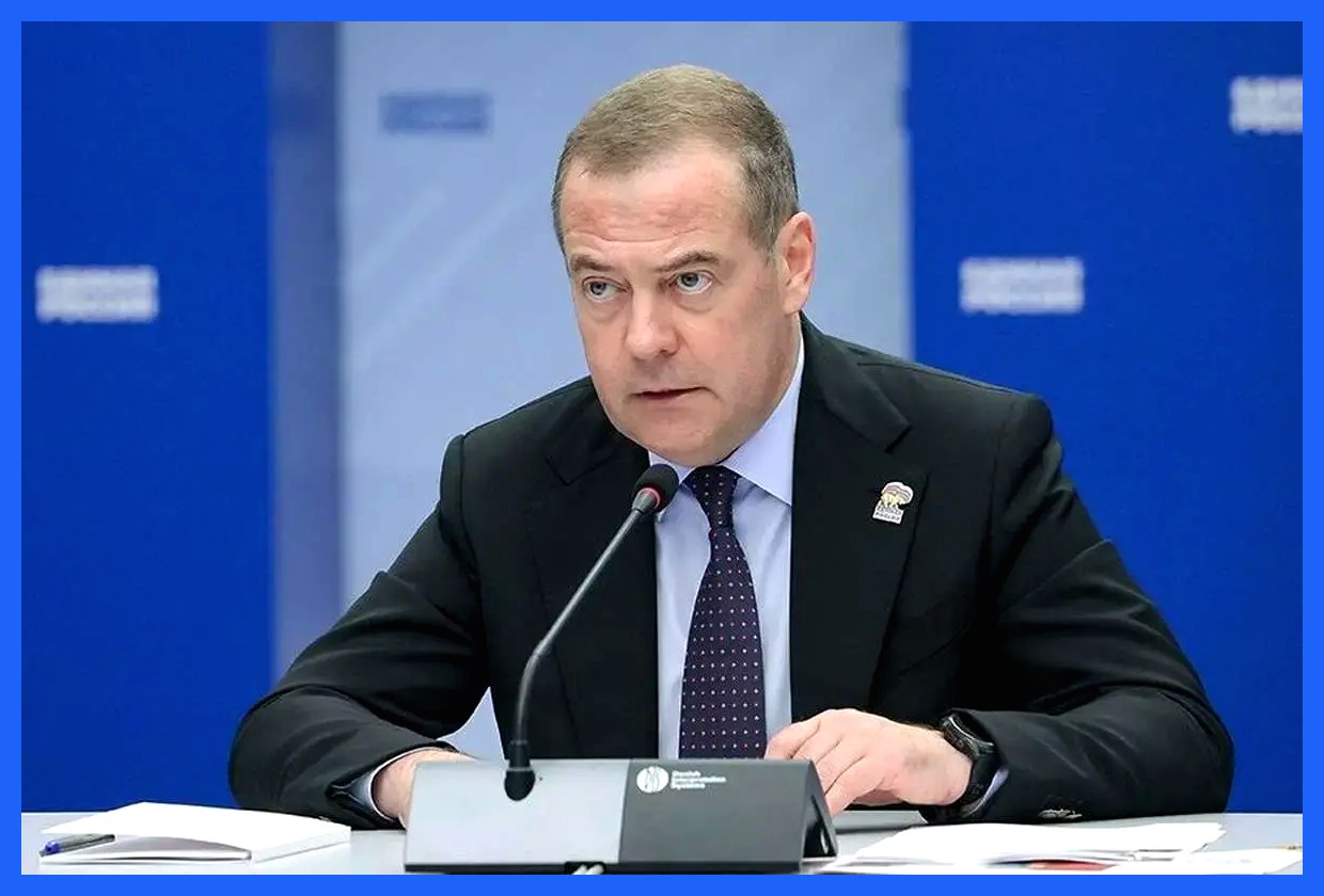 مدودف: ناتو دشمن ماست؛ دشمن اگر تسلیم نشود، نابود می‌شود