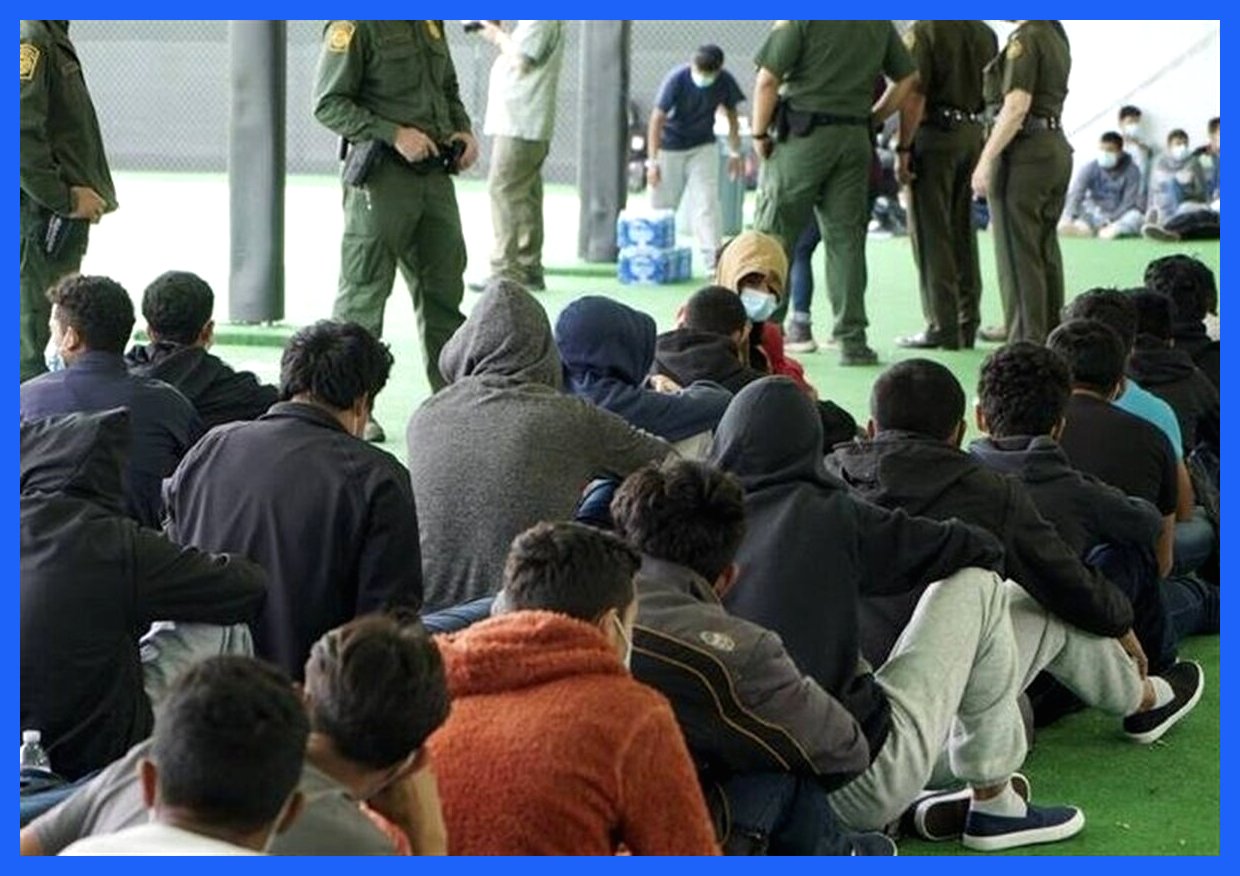 دولت ایالات متحده تصمیم به بررسی وضعیت گرین‌کارت برای ایرانیان مقیم این کشور گرفته است. این اقدام به منظور تسهیل و تسریع در روند اعطای اقامت دائم به ایرانیان انجام می‌شود. به گزارش آگاهنا، این تصمیم همچنین می‌تواند به بهبود شرایط زندگی و فرصت‌های شغلی برای این قشر از جامعه کمک کند.