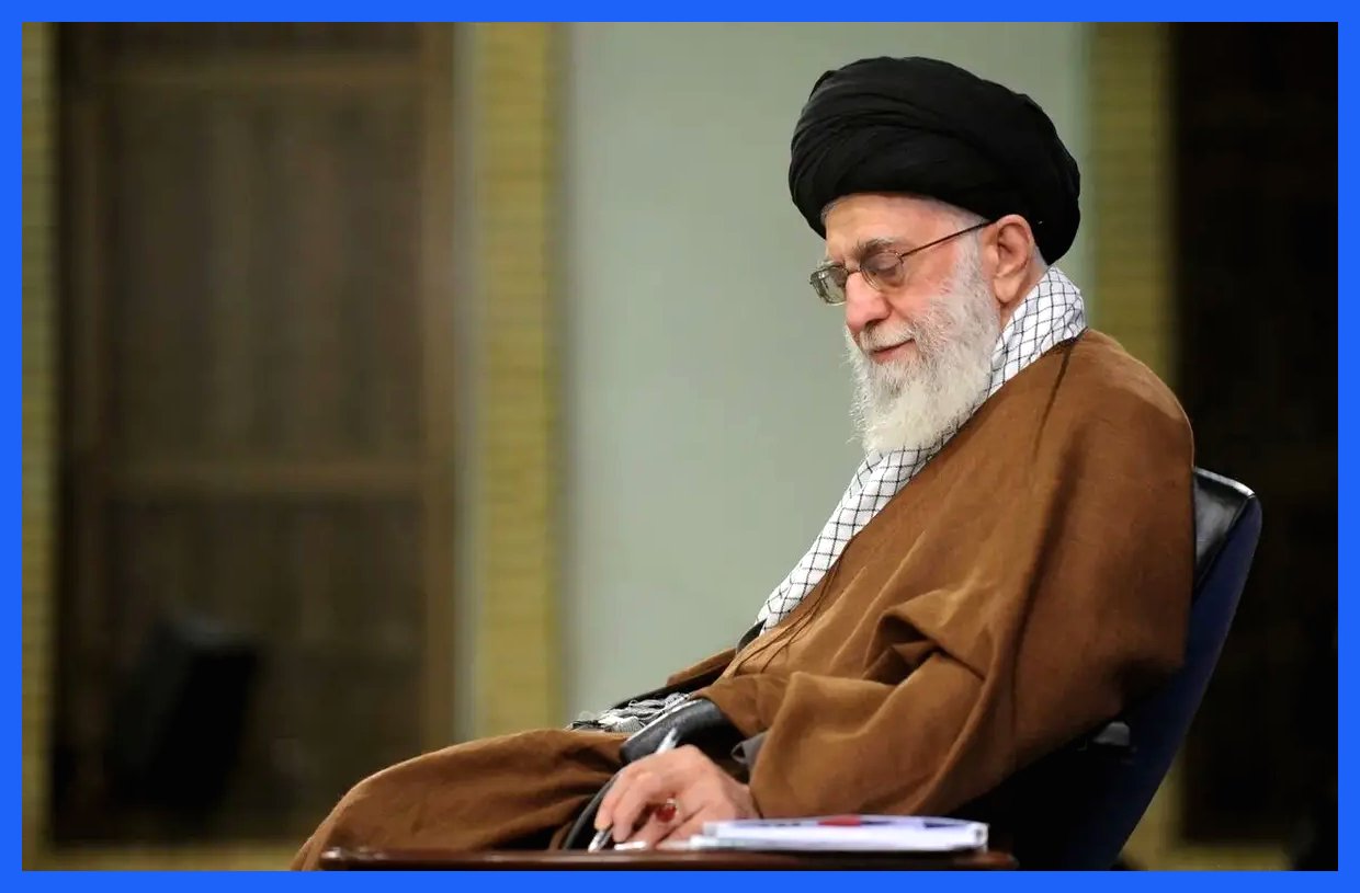 رهبر انقلاب اسلامی به نامه نوه سردار حاجی زاده، از فرماندهان ارشد سپاه پاسداران انقلاب اسلامی، پاسخ دادند. در این نامه، ایشان ضمن ابراز همدردی با خانواده سردار حاجی زاده، به نقش و خدمات ایشان در دفاع از کشور و انقلاب اشاره کردند و تأکید کردند که ایثار و فداکاری