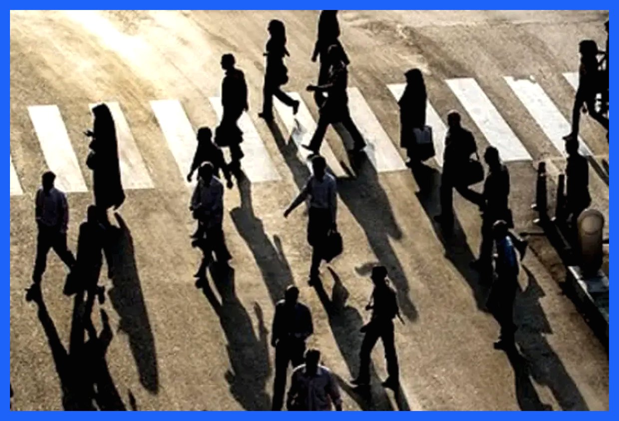 راه نجات در گشودن درهاست. این جمله به معنای آن است که برای حل مشکلات و دستیابی به موفقیت، باید به فرصت‌های جدید و راه‌های تازه فکر کنیم. در واقع، گشایش درها به معنای ایجاد مسیرهای نوین و بهره‌برداری از امکانات جدید است که می‌تواند به تحول و پیشرفت منجر شود. به گزارش