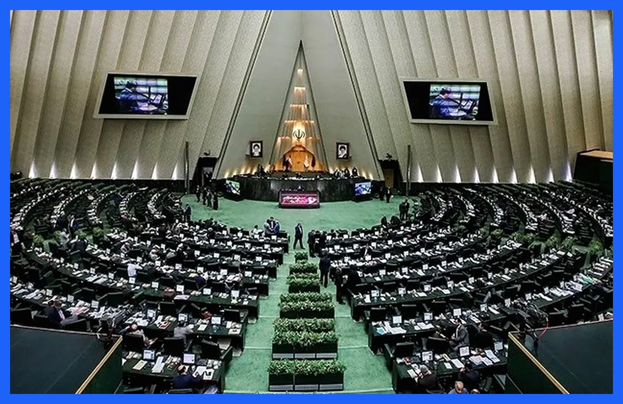 به گزارش آگاهنا، در شرایط کنونی، وزرای دولت سیزدهم با چالش‌های جدی مواجه هستند و احتمال استیضاح برخی از آن‌ها در مجلس مطرح شده است. تندروها در مجلس به دنبال برنامه‌ریزی برای اعمال فشار بر وزرا هستند تا بتوانند اهداف سیاسی خود را پیش ببرند. این وضعیت نشان‌دهنده تن