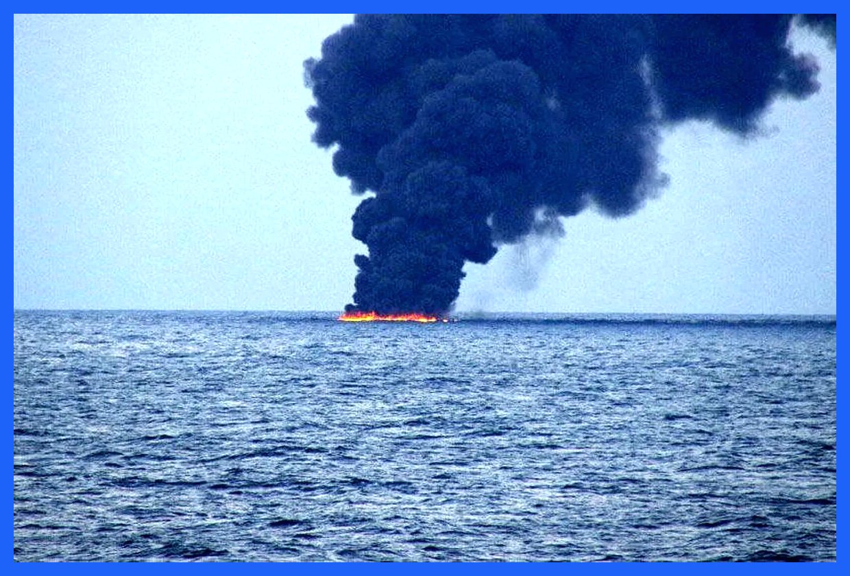 آتش‌سوزی در نفتکش عازم روسیه در دریای سیاه