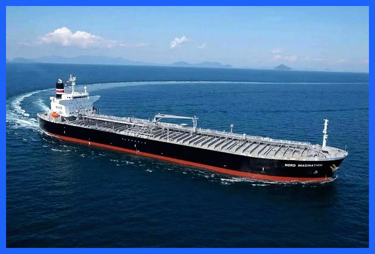 به گزارش آگاهنا، واشنگتن اعلام کرده است که نفتکشی که اخیراً توقیف شده، برای انتقال نفت تحریمی از ایران و ونزوئلا مورد استفاده قرار می‌گرفته است. این ادعا نشان‌دهنده تلاش‌های ایالات متحده برای مقابله با نقض تحریم‌ها و کنترل جریان نفت از کشورهای تحت تحریم است. مقامات آمریک