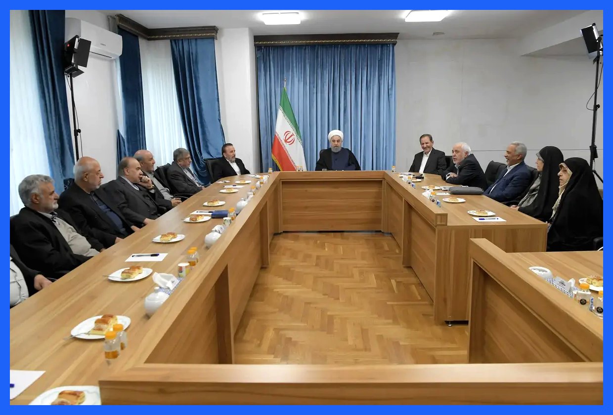 حسن روحانی: جامعه امنیت می‌خواهیم نه فضای امنیتی/ بازدارندگی سیاسی مانع جنگ می شود/ متأسفانه همچنان در شرایط نه جنگ و نه صلحیم/ باید بازدارندگی واقعی را به کشور برگردانیم / بالاترین خیانت به رهبران، گزارش نادرست از قدرت خودمان است در برابر دشمن