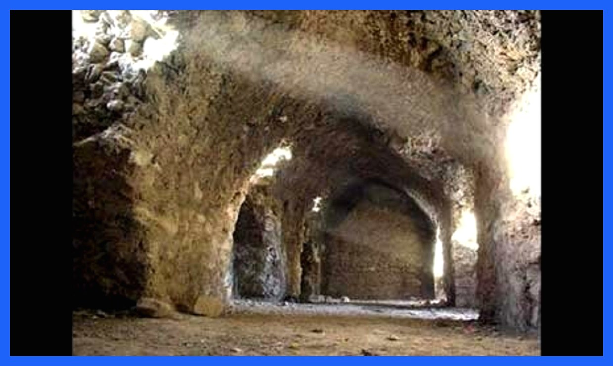 سفری به تاریکی و نور؛ تجربه راهروهای قلعه «هزار در» دره‌شهر