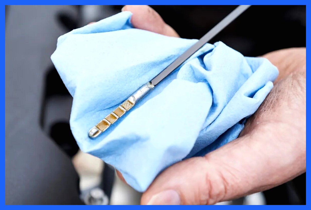 ۵ اشتباه رایج رانندگان در اندازه‌گیری روغن موتور