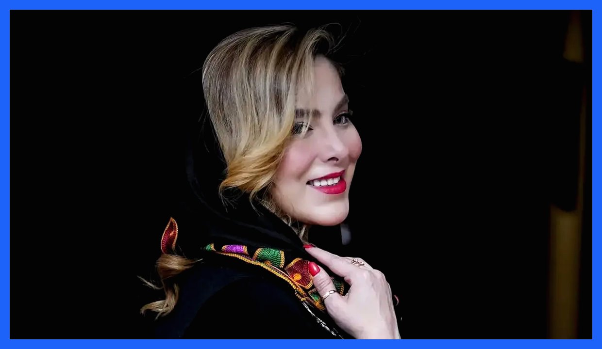 استایل هنری شیما محمدی با شال سوزن‌دوزی و ست مشکی درخشان (عکس)