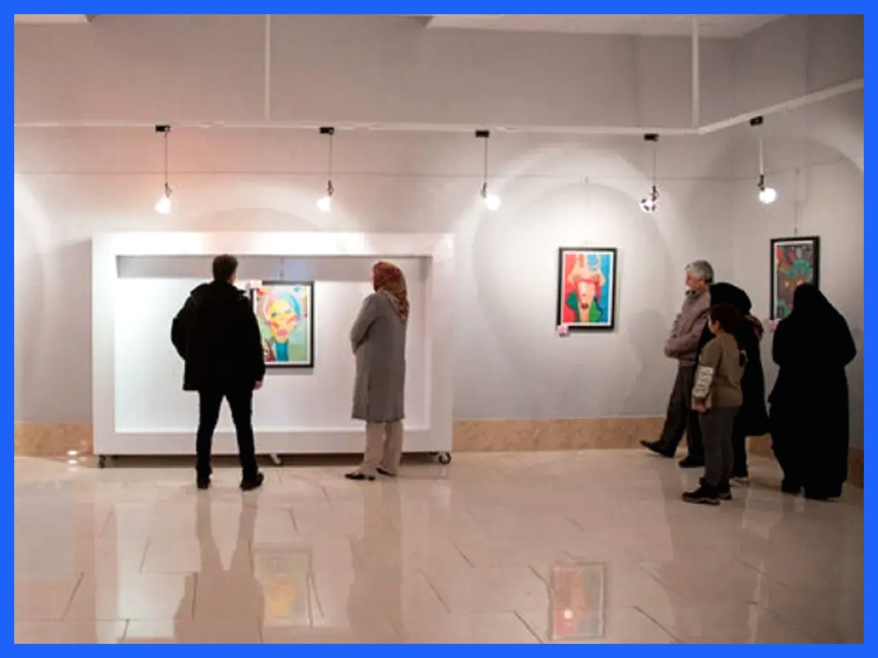 چرا گالری‌گردی محبوب شده است؟ آیا صرفاً یک نمایش فرهنگی است؟