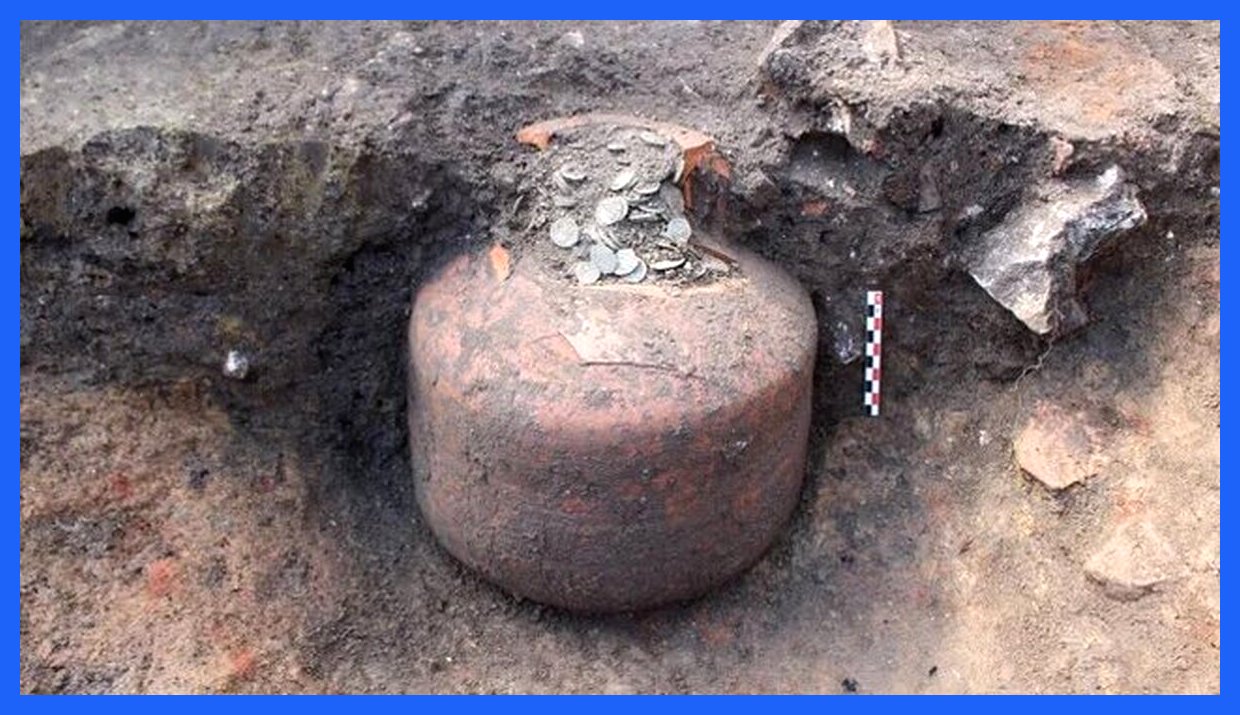 کشف سه ظرف پر از هزاران سکه رومی در فرانسه