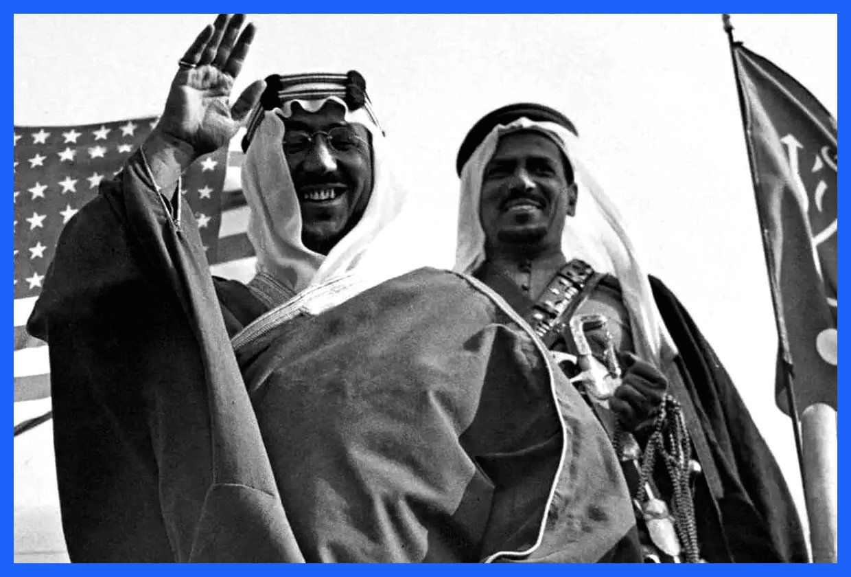 «محمدرضا پهلوی» در دیدار با «ملک سعود»، پادشاه عربستان؛ سال ۱۳۳۵ (عکس)